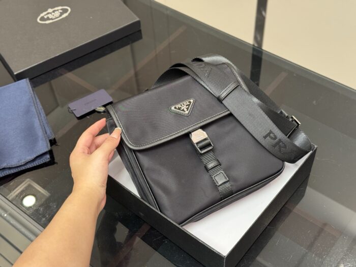 Prada Hobo Vintage Crossbody Bag Stylish And Versatile Men'S Style - Image 5
