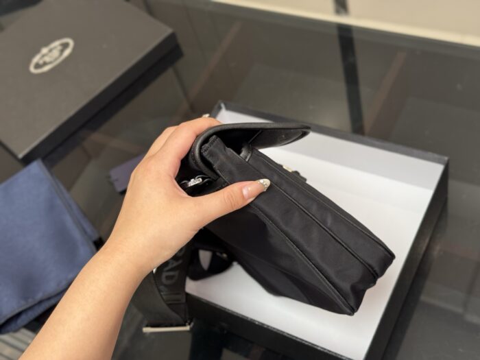 Prada Hobo Vintage Crossbody Bag Stylish And Versatile Men'S Style - Image 7