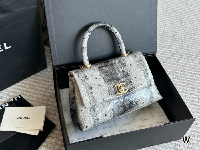 Chanel 23P Coco Handle Snake-Patterned Handbag Wear-Resistant - Image 1