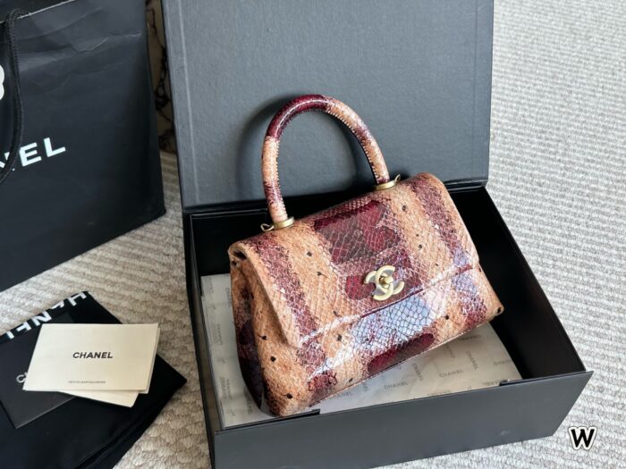 Chanel 23P Coco Handle Snake-Patterned Handbag Wear-Resistant - Image 11