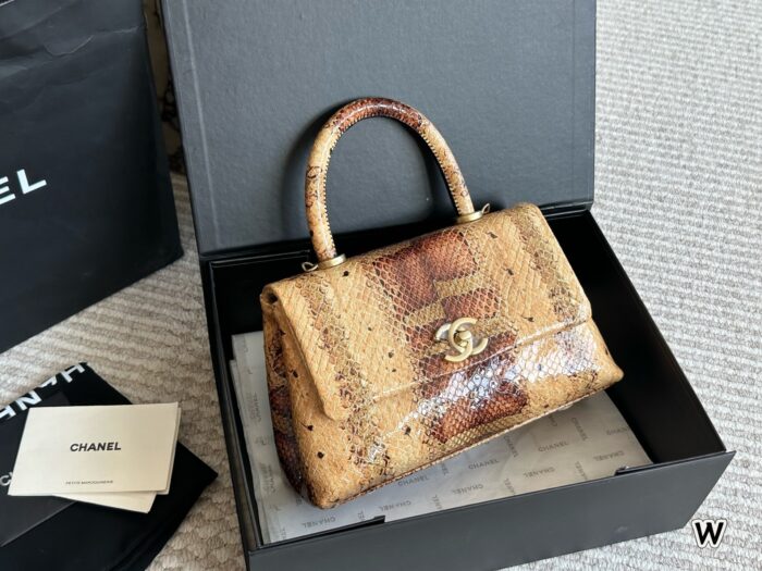 Chanel 23P Coco Handle Snake-Patterned Handbag Wear-Resistant - Image 13