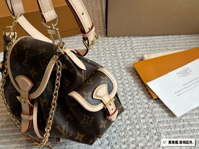 Louis Vuitton Odyssée Metal Chain Handbag With Shoulder Strap And Crossbody Option, Side Pocket Design - Image 2