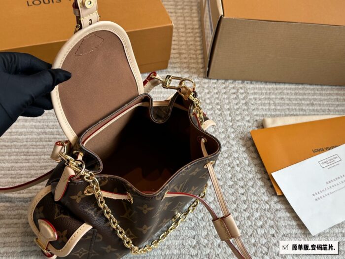 Louis Vuitton Odyssée Metal Chain Handbag With Shoulder Strap And Crossbody Option, Side Pocket Design - Image 8