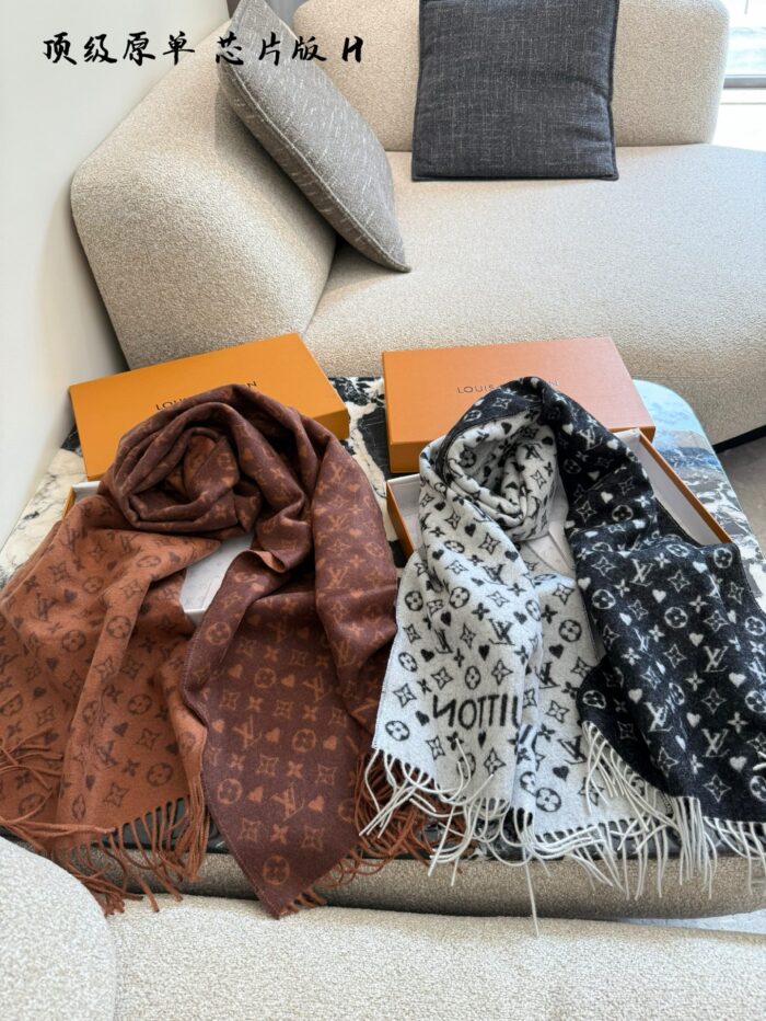 Louis Vuitton Wool And Silk Blend Scarf - Versatile And Elegant - Image 2