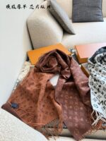 Louis Vuitton Wool And Silk Blend Scarf - Versatile And Elegant - Image 4