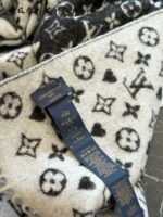 Louis Vuitton Wool And Silk Blend Scarf - Versatile And Elegant - Image 6