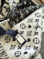 Louis Vuitton Wool And Silk Blend Scarf - Versatile And Elegant - Image 7