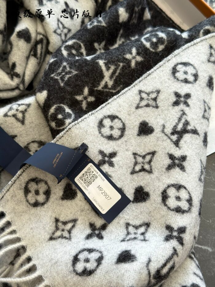 Louis Vuitton Wool And Silk Blend Scarf - Versatile And Elegant - Image 7