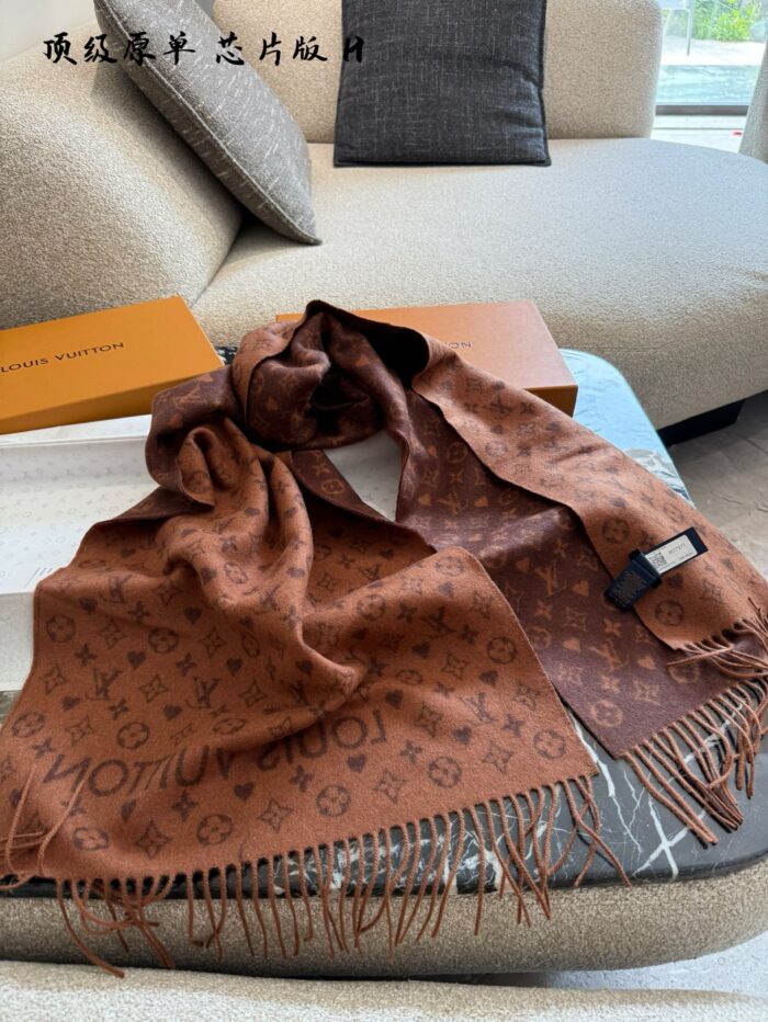 Louis Vuitton Wool And Silk Blend Scarf - Versatile And Elegant - Image 9