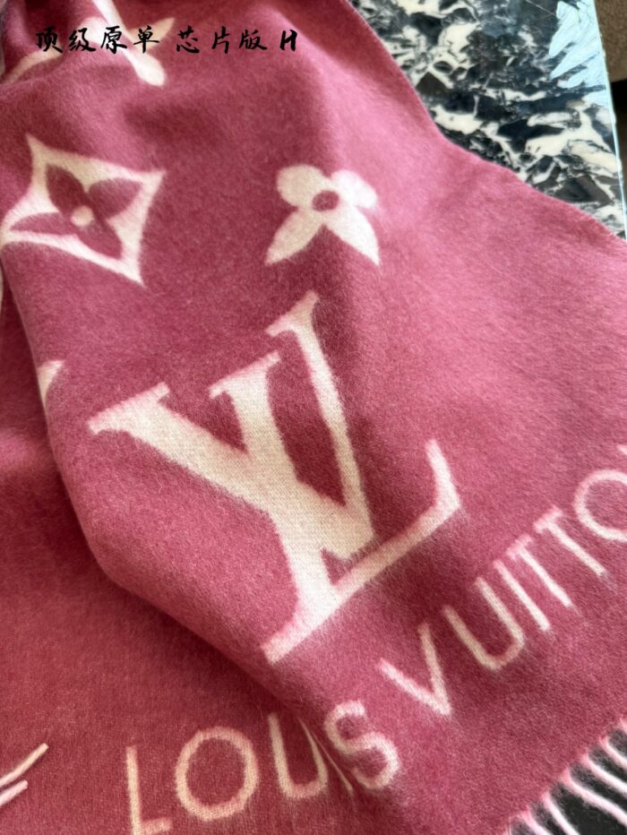 Louis Vuitton Chip Edition Cashmere Scarf - Withered Rose Gradient Reversible Versatility - Image 4