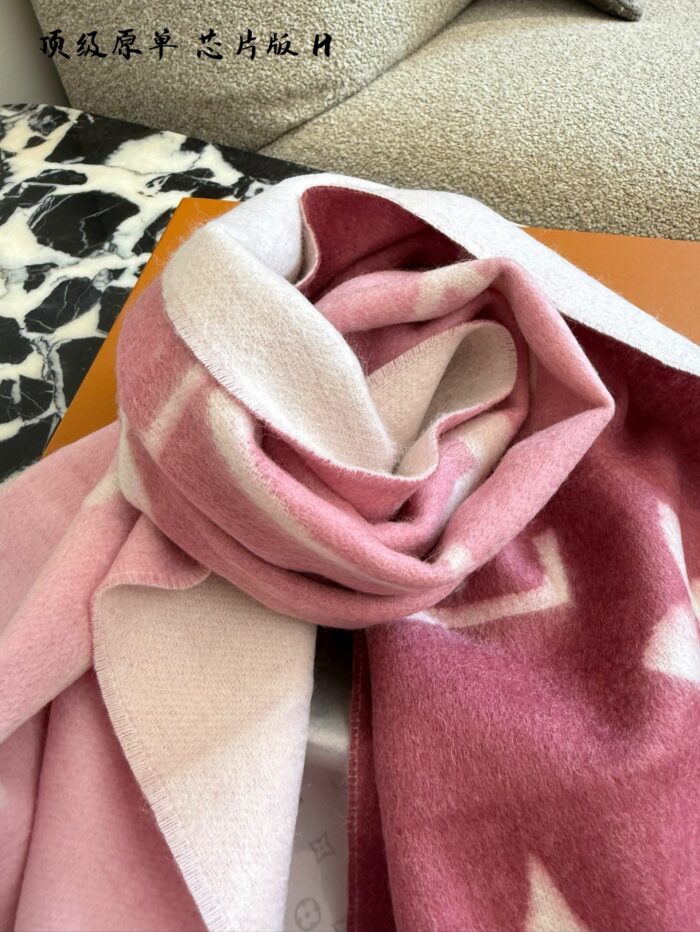 Louis Vuitton Chip Edition Cashmere Scarf - Withered Rose Gradient Reversible Versatility - Image 6