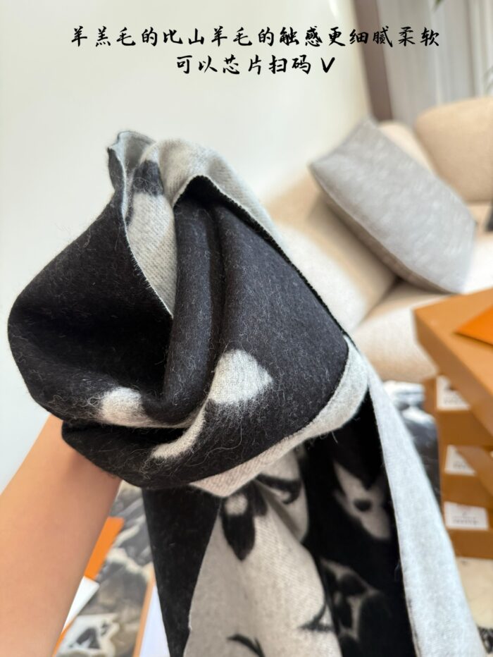 Louis Vuitton Scarf Collection 100% Cashmere Versatile Warmth - Image 9