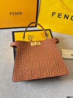 Fendi Peekaboo Seeu 2025 Summer New Arrival Woven Handbag And Crossbody Bag - Image 3