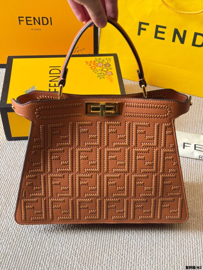 Fendi Peekaboo Seeu 2025 Summer New Arrival Woven Handbag And Crossbody Bag - Image 4