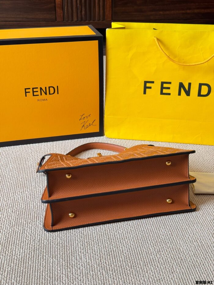Fendi Peekaboo Seeu 2025 Summer New Arrival Woven Handbag And Crossbody Bag - Image 8