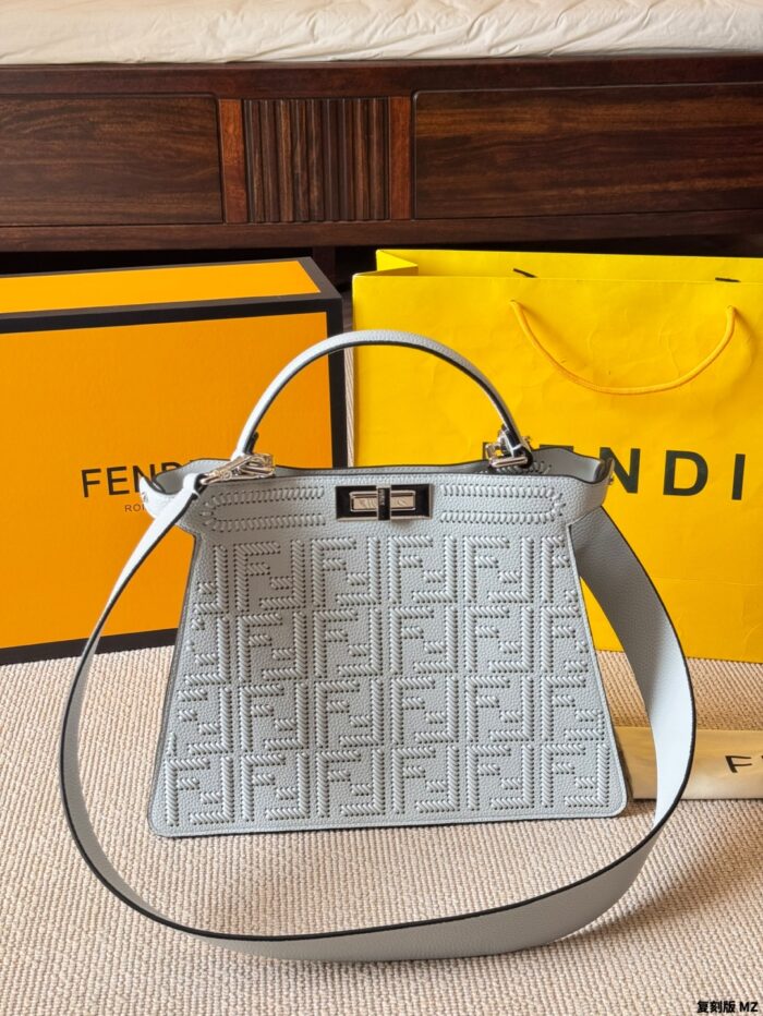 Fendi Peekaboo Seeu 2025 Summer New Arrival Woven Handbag And Crossbody Bag - Image 12