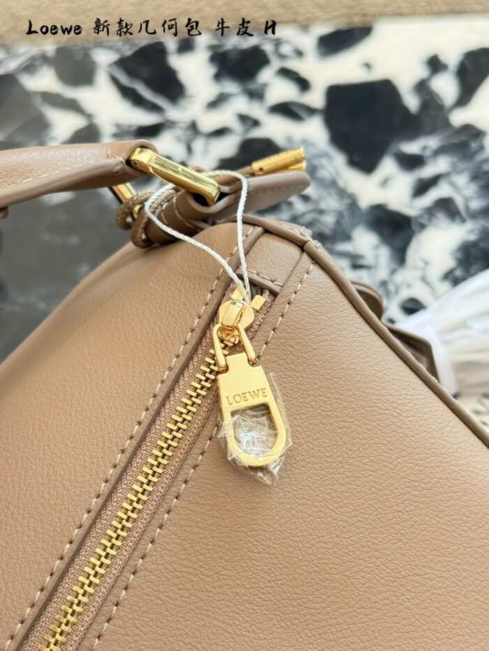 Loewe Puzzle 10Th Anniversary Edition Glossy Calfskin Bag - Image 8