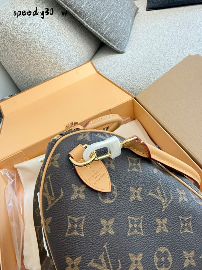 Louis Vuitton Speedy Soft30 Crafty Handbag Unisex Casual Styling - Image 3