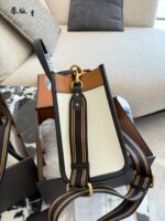 Coach Field Series Tote No. 22 Tote Bag Milkshake White & Oatmeal Square Silhouette Handheld Or Crossbody - Image 3