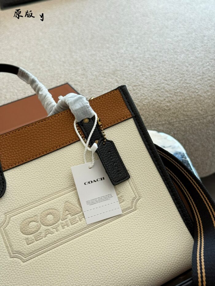 Coach Field Series Tote No. 22 Tote Bag Milkshake White & Oatmeal Square Silhouette Handheld Or Crossbody - Image 4