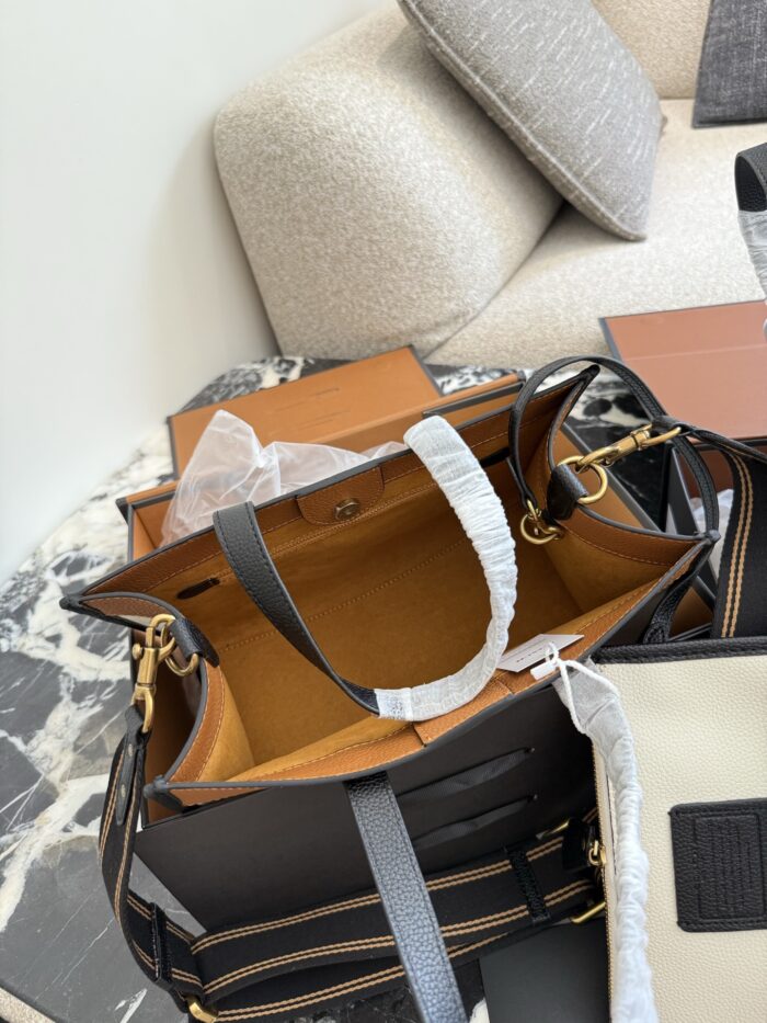 Coach Field Series Tote No. 22 Tote Bag Milkshake White & Oatmeal Square Silhouette Handheld Or Crossbody - Image 9