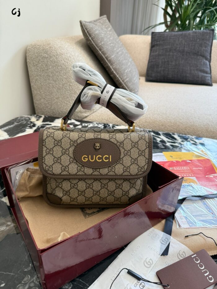 Gucci Tiger Head Reversible Crossbody Bag With Wide Shoulder Strap - Unisex - Durable - Image 2