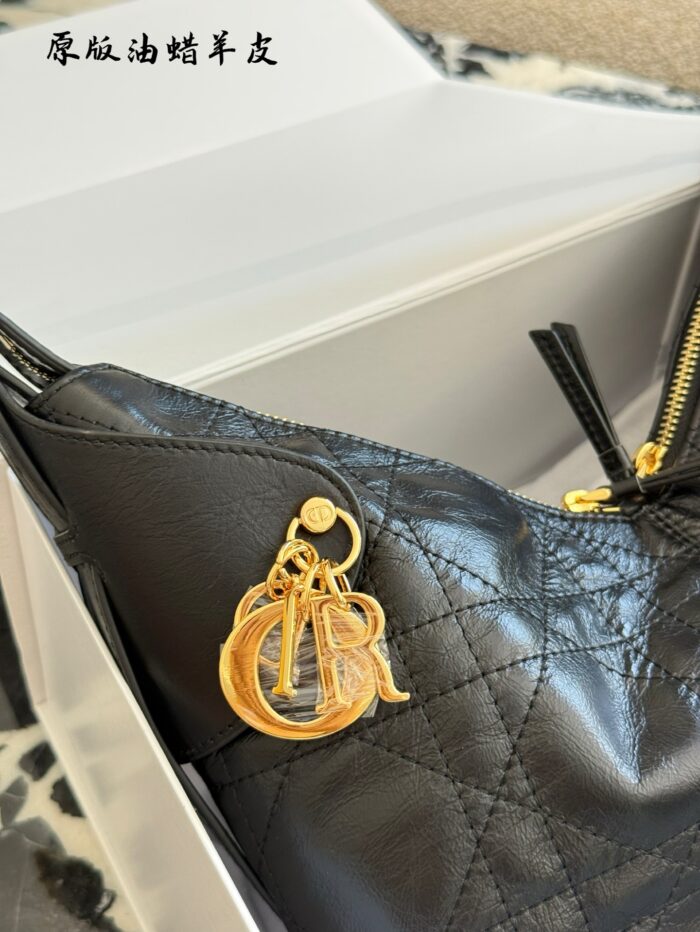 Dior Voyage Collection Handbag Oil-Waxed Leather With Lettering Hardware Adjustable Shoulder Strap Spacious Capacity Sporty Travel Bag - Image 3