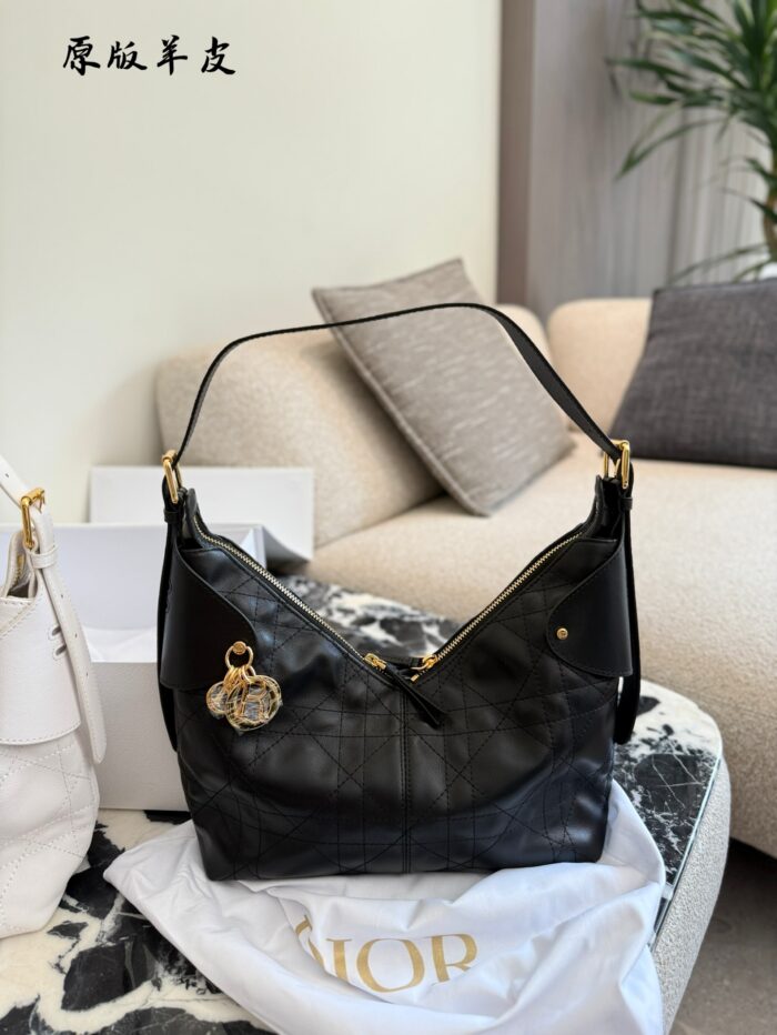 Dior Voyage Collection Handbag Vintage-Inspired Oiled Leather Letter-Embossed Hardware Adjustable Shoulder Strap Spacious Capacity Sporty Travel Companion - Image 7