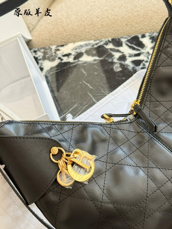 Dior Voyage Collection Handbag Vintage-Inspired Oiled Leather Letter-Embossed Hardware Adjustable Shoulder Strap Spacious Capacity Sporty Travel Companion - Image 9