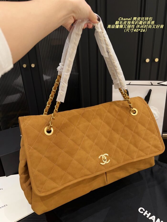 Chanel Suede Tote Bag Brushed Suede Texture Casual, Stylish And Comfortable To Carry - Image 4
