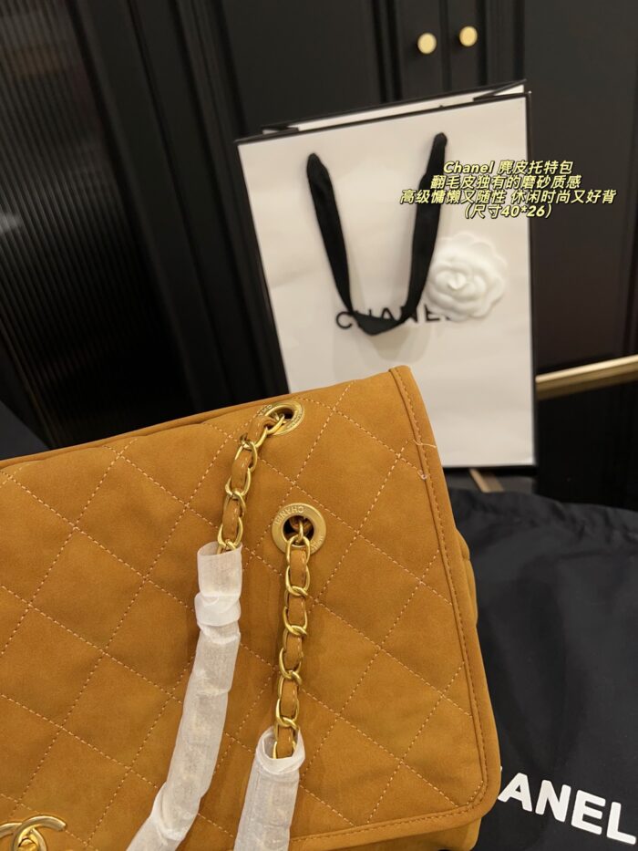 Chanel Suede Tote Bag Brushed Suede Texture Casual, Stylish And Comfortable To Carry - Image 7