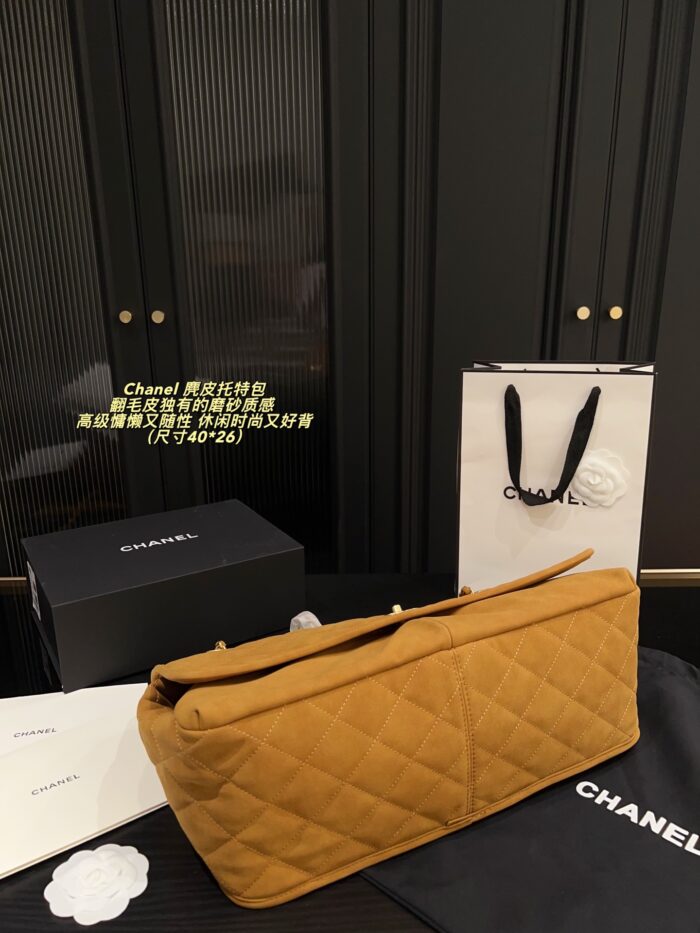 Chanel Suede Tote Bag Brushed Suede Texture Casual, Stylish And Comfortable To Carry - Image 8