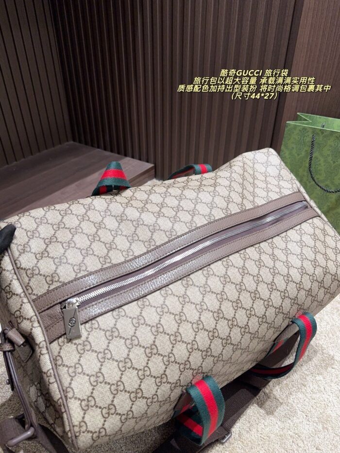 Gucci Travel Bag Extra-Large Capacity Exquisite Leather Premium Colour Palette Stylish Travel Companion - Image 4