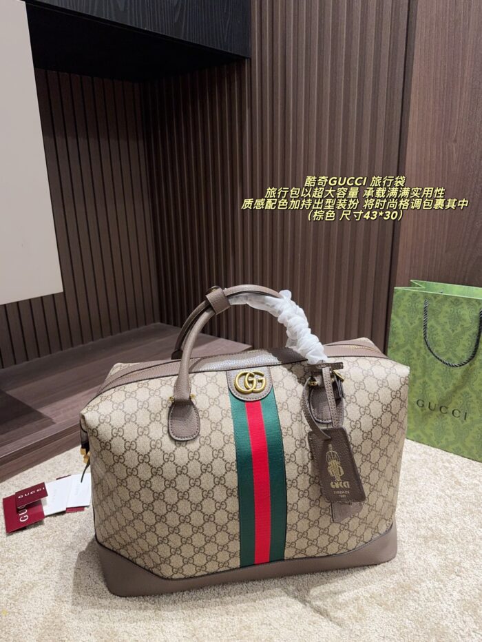 Gucci Travel Bag Generous Capacity, Refined Leather Texture, Colour-Coordinated Fashion Piece - Image 1