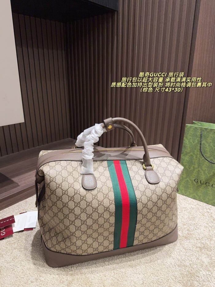 Gucci Travel Bag Generous Capacity, Refined Leather Texture, Colour-Coordinated Fashion Piece - Image 2