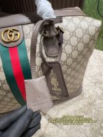 Gucci Travel Bag Generous Capacity, Refined Leather Texture, Colour-Coordinated Fashion Piece - Image 5