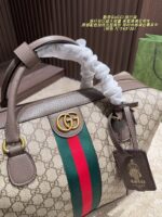 Gucci Travel Bag Generous Capacity, Refined Leather Texture, Colour-Coordinated Fashion Piece - Image 6