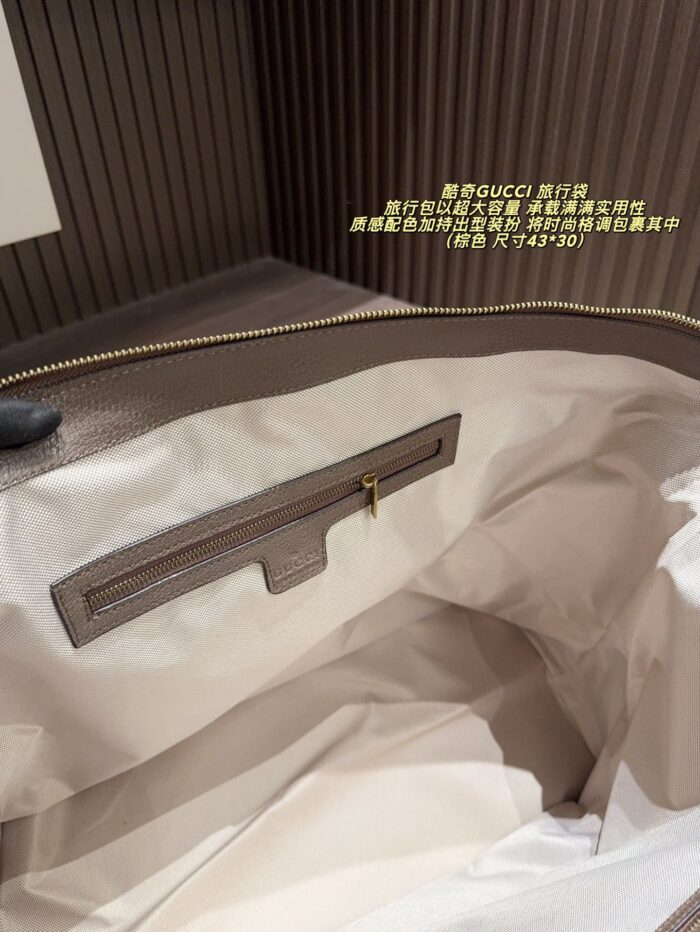 Gucci Travel Bag Generous Capacity, Refined Leather Texture, Colour-Coordinated Fashion Piece - Image 7