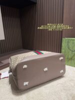 Gucci Travel Bag Generous Capacity, Refined Leather Texture, Colour-Coordinated Fashion Piece - Image 9