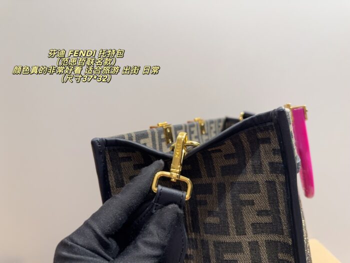 Fendi X Versace Collaboration Tote Bag Classic Ff Pattern With Medusa Motif Stylish And Versatile - Image 6