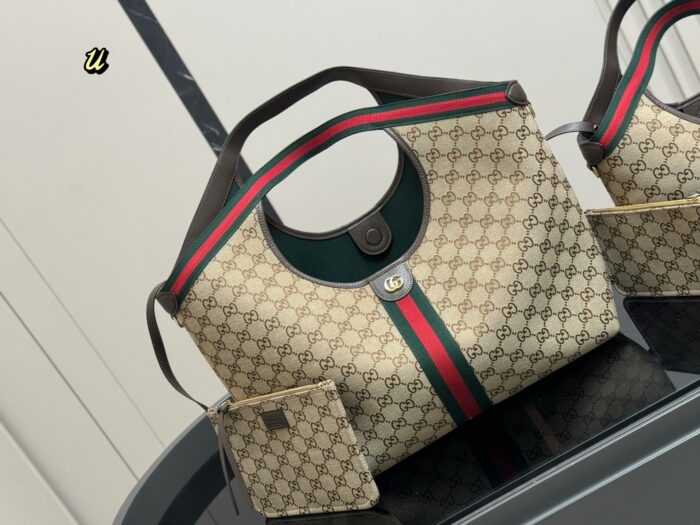 Gucci Shopping Tote Canvas Fabric Generous Capacity Ideal For Mums - Image 9