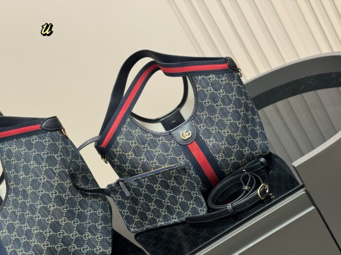 Gucci Shopping Tote Canvas, Large Capacity Ideal For Mums Superbly Roomy - Image 5