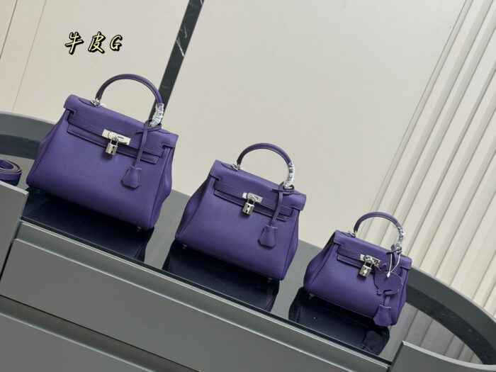 Hermès Kelly Top-Grain Leather Textured Handbag - Image 2