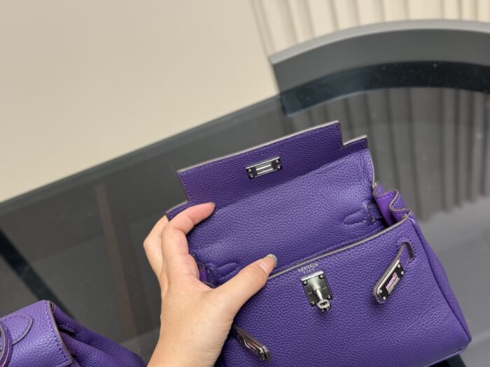 Hermès Kelly Top-Grain Leather Textured Handbag - Image 5