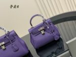 Hermès Kelly Top-Grain Leather Textured Handbag - Image 6