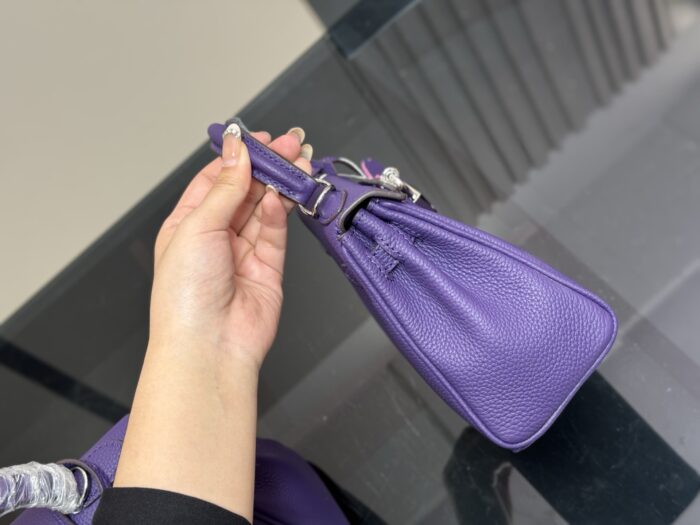 Hermès Kelly Top-Grain Leather Textured Handbag - Image 7