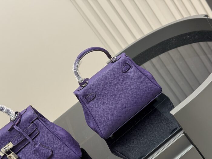 Hermès Kelly Top-Grain Leather Textured Handbag - Image 8