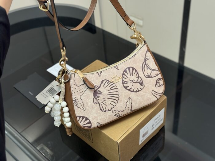 Coach Teri Underarm Bag With Dual Straps For Shoulder Or Crossbody Carry - Image 5