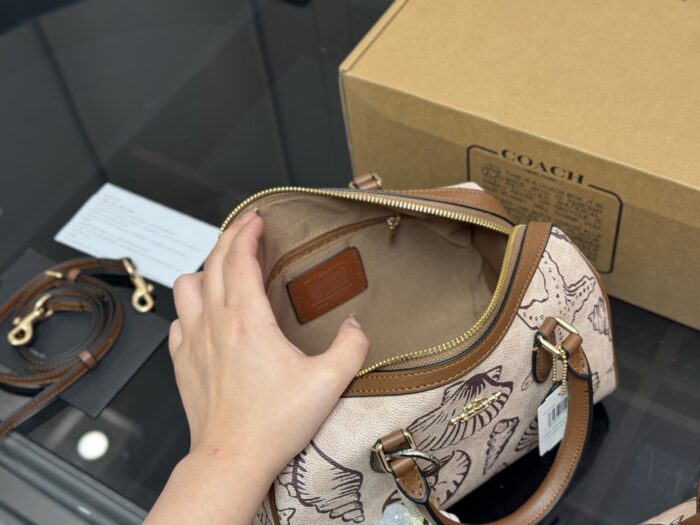 Coach Boston Pillow Bag Luxury Classic Edition Complete With Box - Image 4