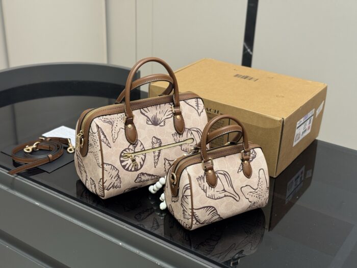Coach Boston Pillow Bag Luxury Classic Edition Complete With Box - Image 8